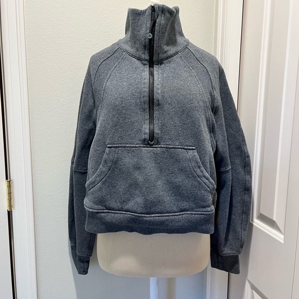 Lululemon Athletica Gray and Black scuba cropped